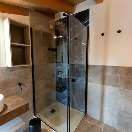 4 Elementi Relais Del Garda Bed & Breakfast 4*