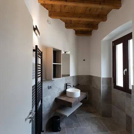 4 Elementi Relais Del Garda Bed & Breakfast 4*