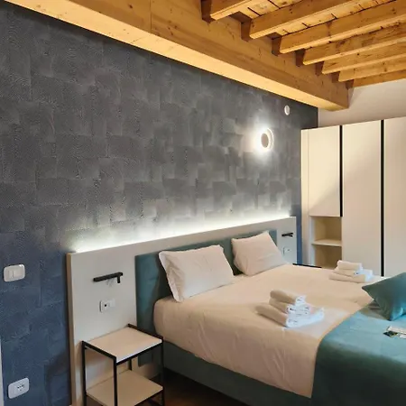 4 Elementi Relais Del Garda Bed & Breakfast 4*