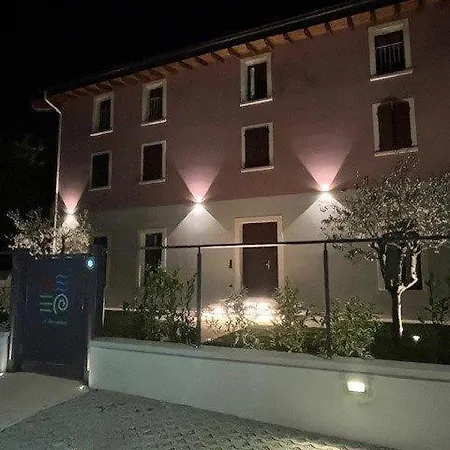 4 Elementi Relais Del Garda Oda ve Kahvaltı
