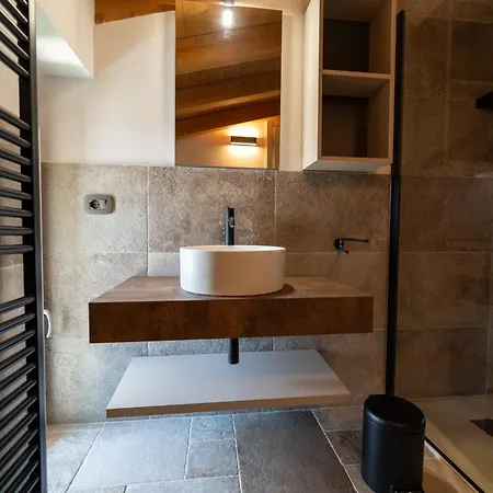 4 Elementi Relais Del Garda Bed and Breakfast