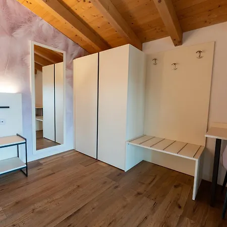 4 Elementi Relais Del Garda Bed and Breakfast *