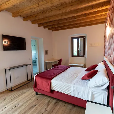 4 Elementi Relais Del Garda Bed and Breakfast