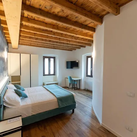4 Elementi Relais Del Garda Bed and Breakfast